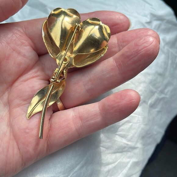 Vintage enamel metal puffed flower brooch. - Picture 7 of 9